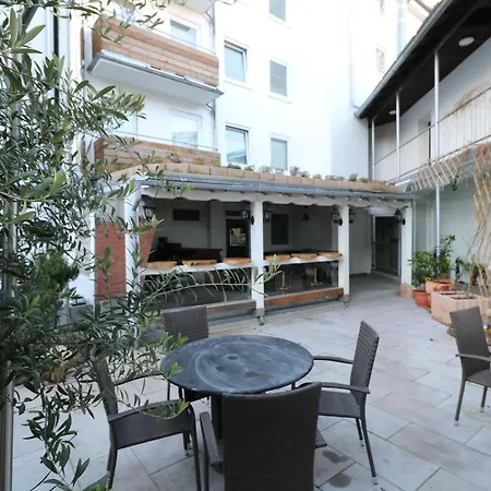 Апартаменты Holiday Home In Essen Near Messe Essen *